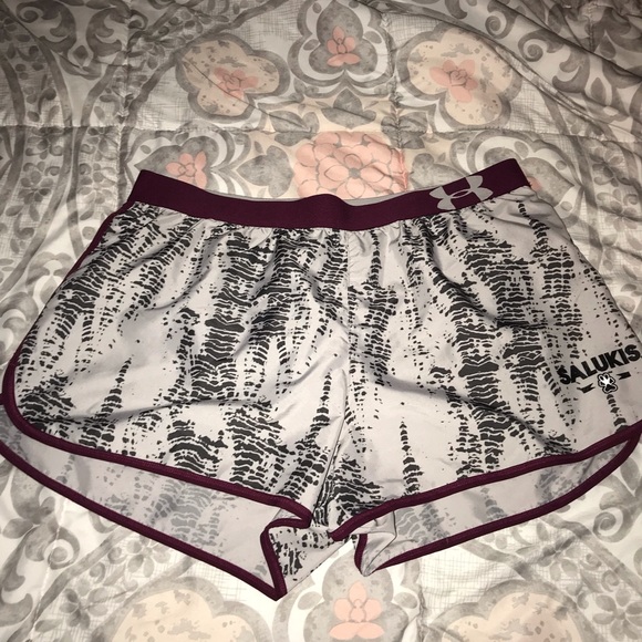 Under Armour Pants - Large Under Armour shorts